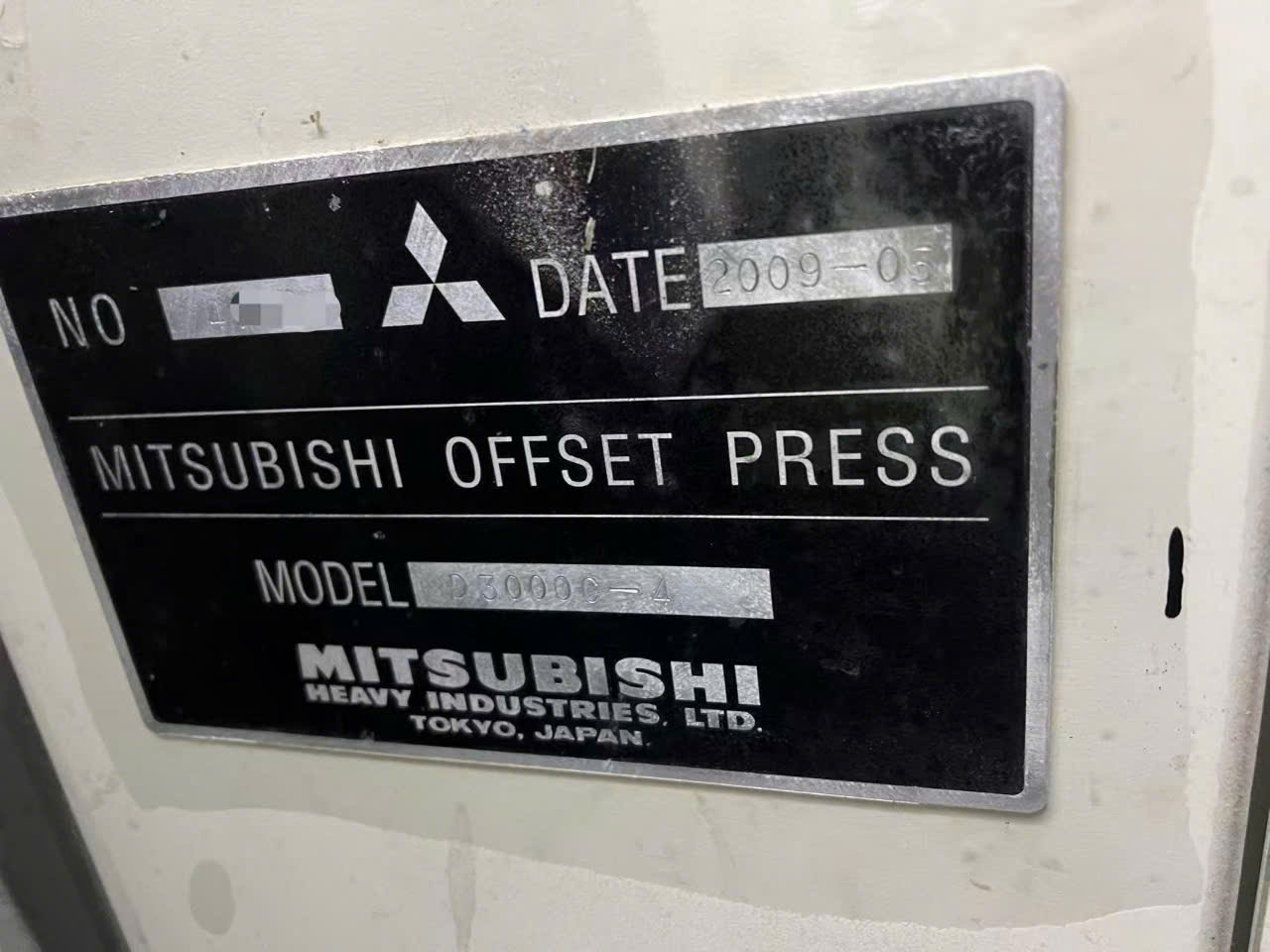 Mitsubishi D3000 4 màu 72x102cm năm 2009